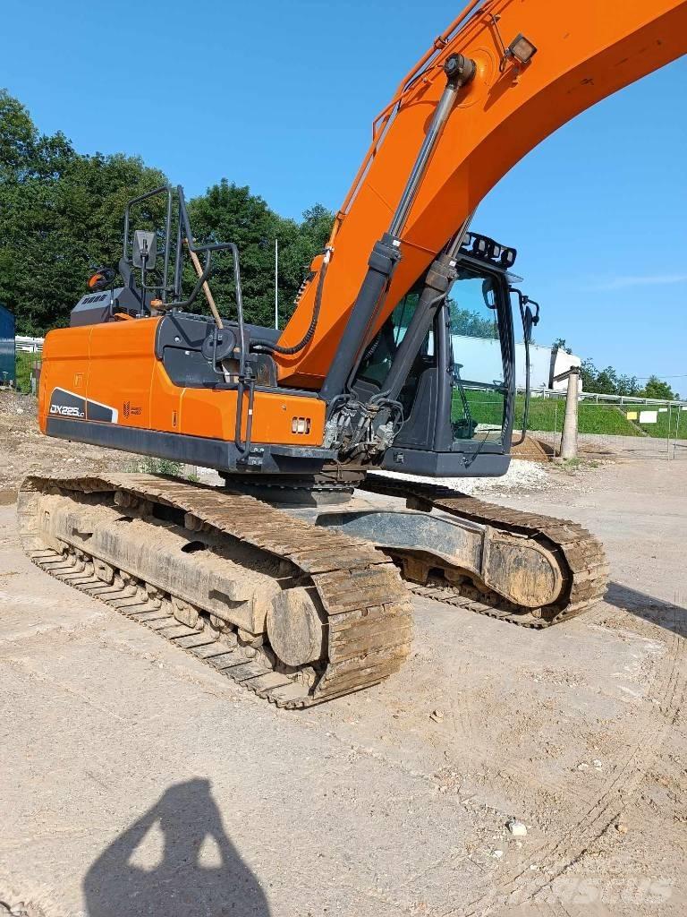 Doosan DX 225 LC-5 Bandgrävare