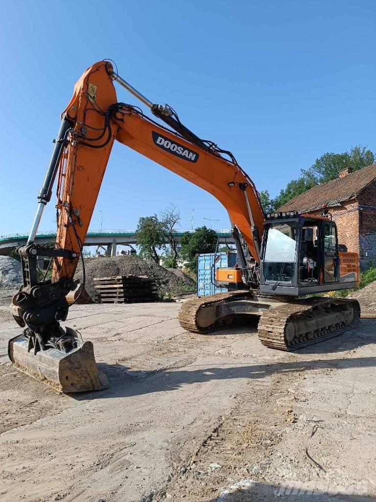 Doosan DX 225 LC-5 Bandgrävare