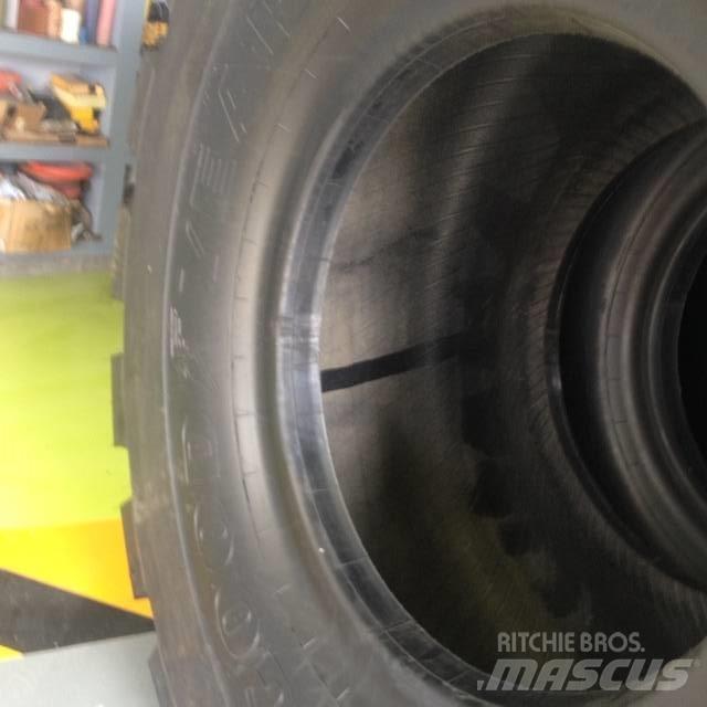 Goodyear 3565R33 L5 Däck, hjul och fälgar