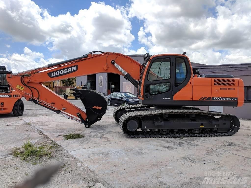 Doosan DX 225 LCA Bandgrävare