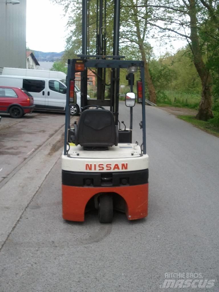 Nissan N01L15U Elmotviktstruckar