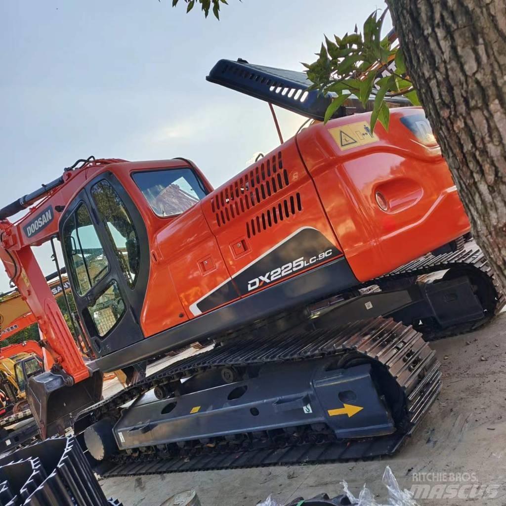 Doosan DX 225 LC Bandgrävare