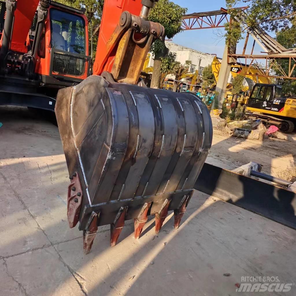 Doosan DX 225 LC Bandgrävare