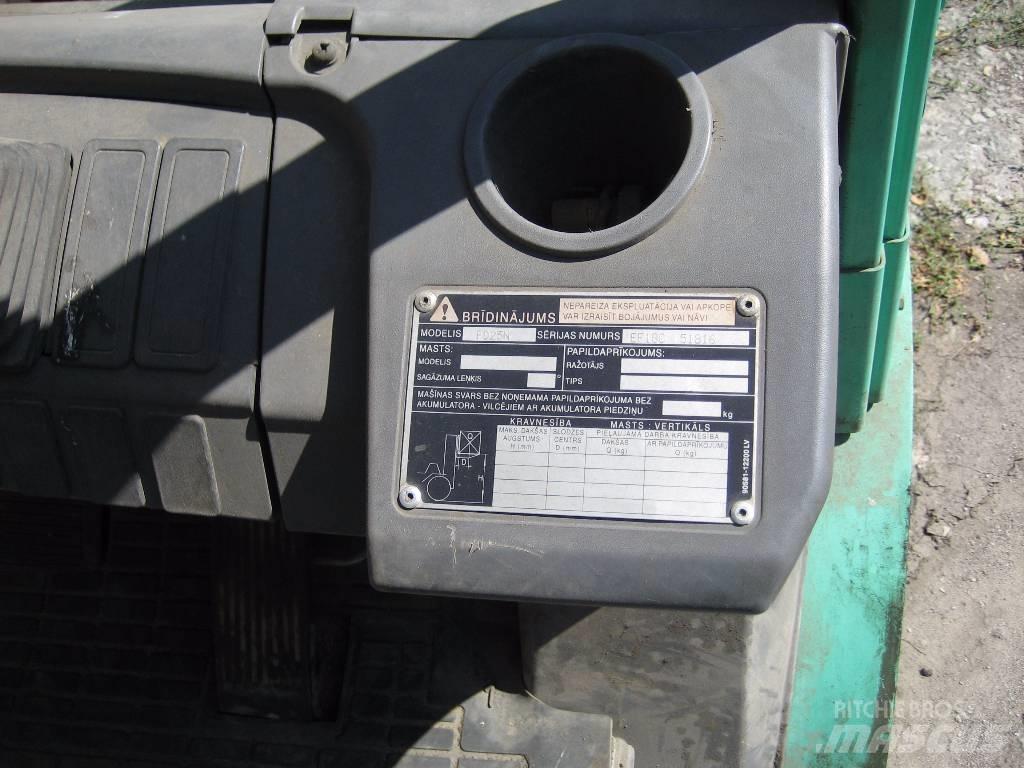 Mitsubishi FD25N Dieselmotviktstruckar