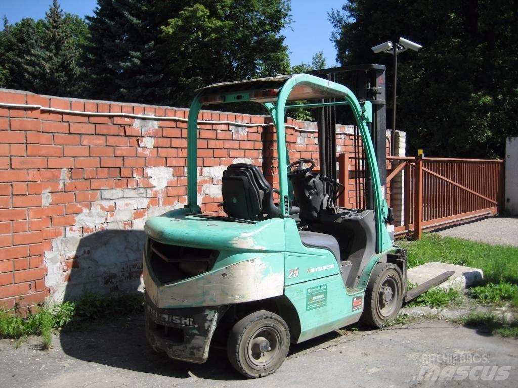 Mitsubishi FD25N Dieselmotviktstruckar