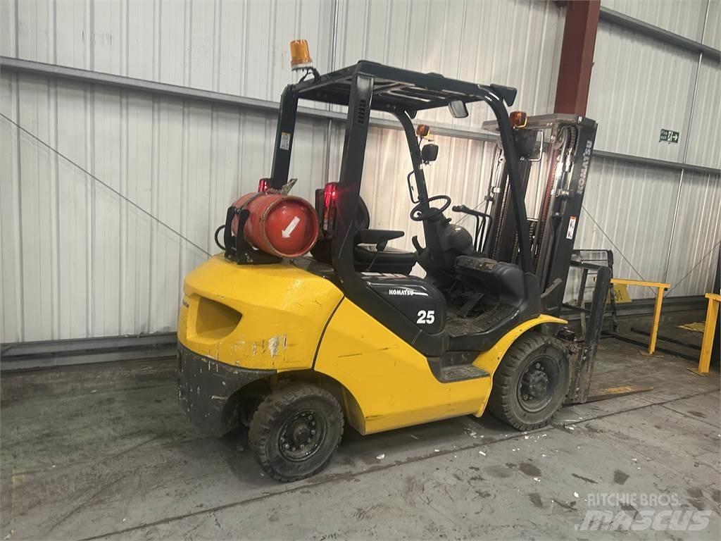 Komatsu FG25HT-17 Gasolmotviktstruckar