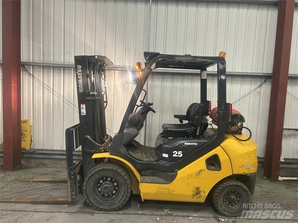 Komatsu FG25HT-17 Gasolmotviktstruckar