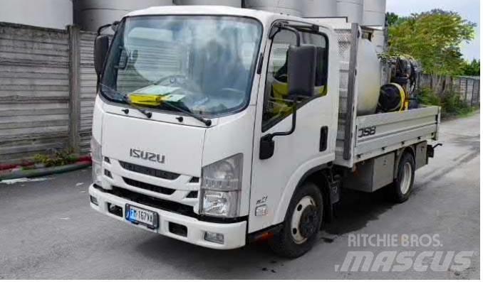 Isuzu N 1R 87A Skåpbilar
