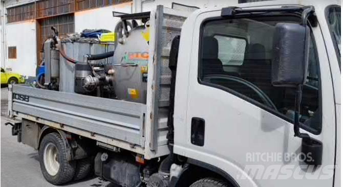 Isuzu N 1R 87A Skåpbilar