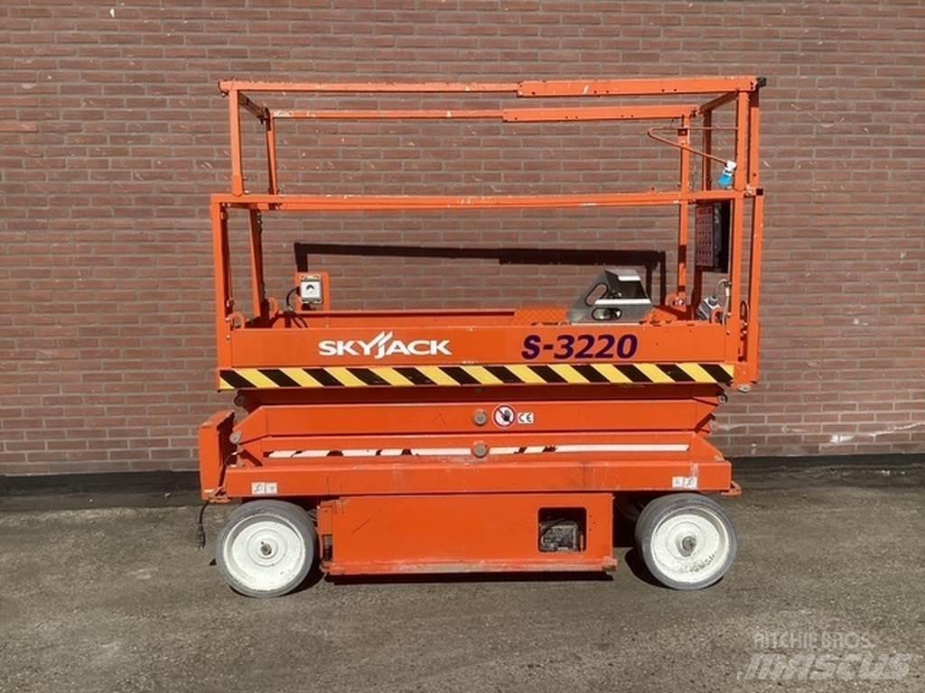 SkyJack SJIII3220 Saxliftar