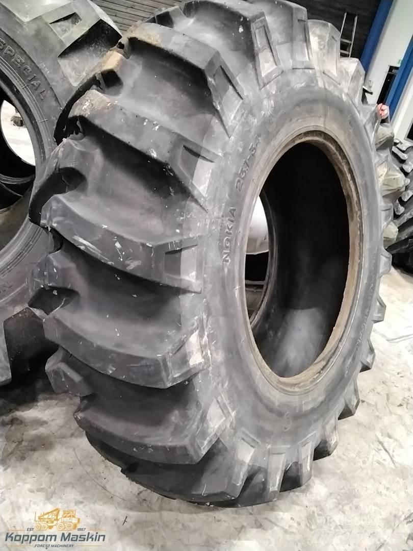 Nokian Trs 23,1-34 Däck, hjul och fälgar