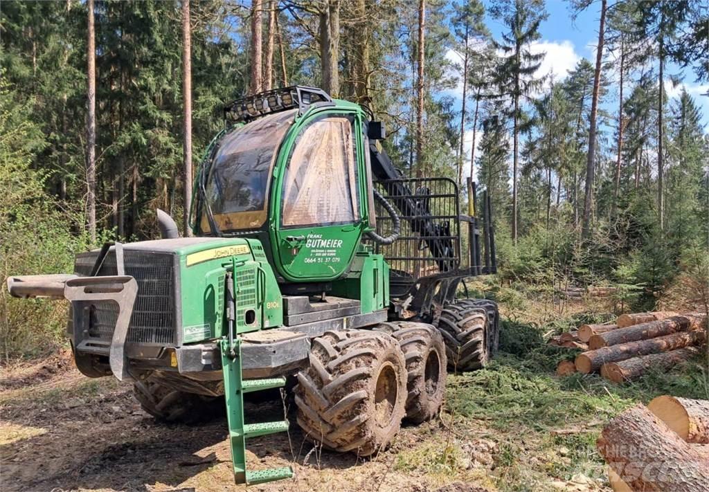 John Deere 810 E Skotare