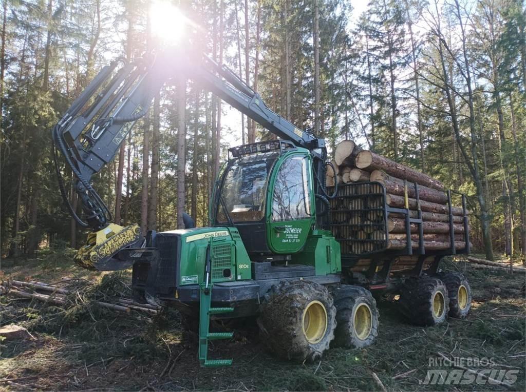 John Deere 810 E Skotare