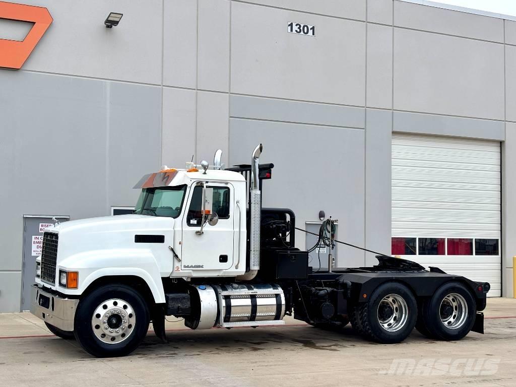 Mack CHU 613 Bärgningsbilar