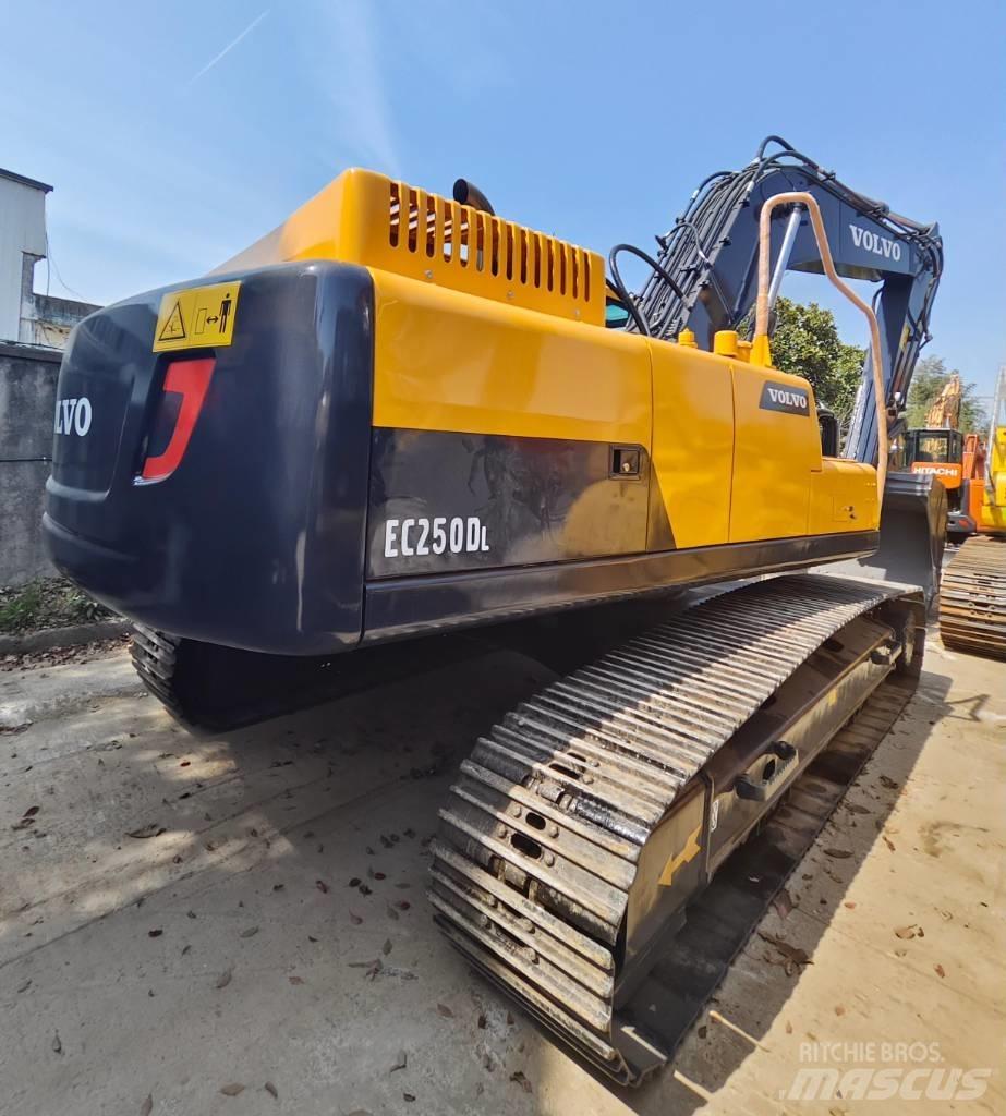 Volvo EC 250 D L Bandgrävare