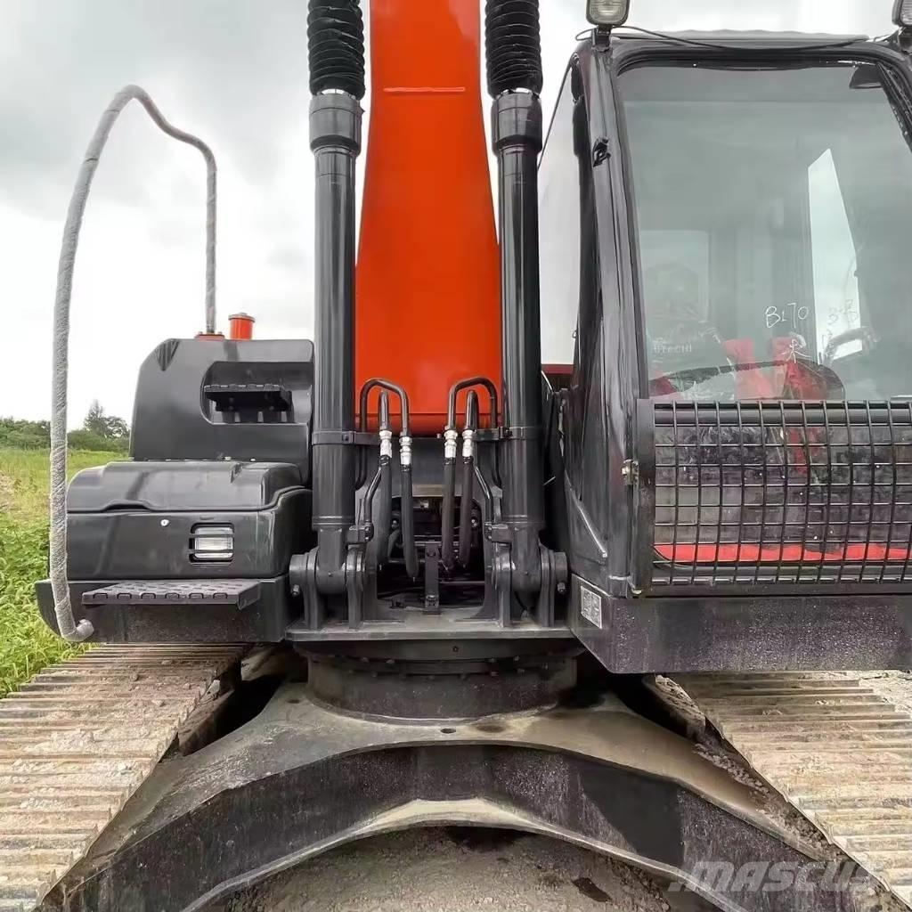 Hitachi ZX 200 Bandgrävare