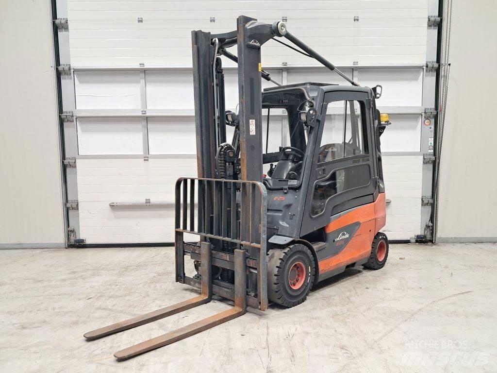 Linde E25-01 Elmotviktstruckar