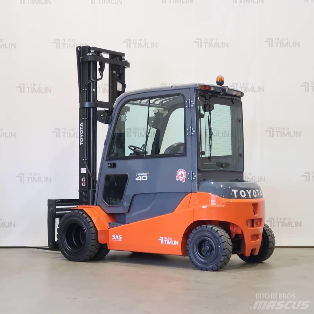 Toyota 8FBMT40 Elmotviktstruckar