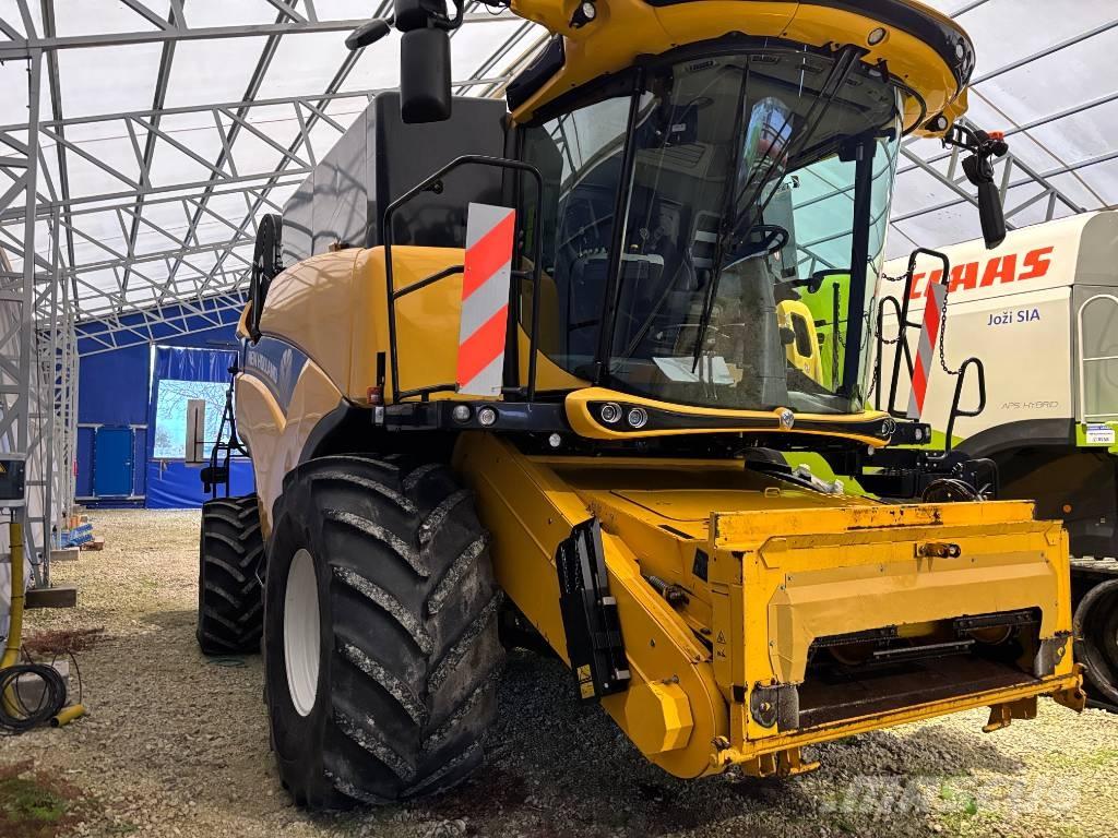 New Holland CX 8.90 Skördetröskor