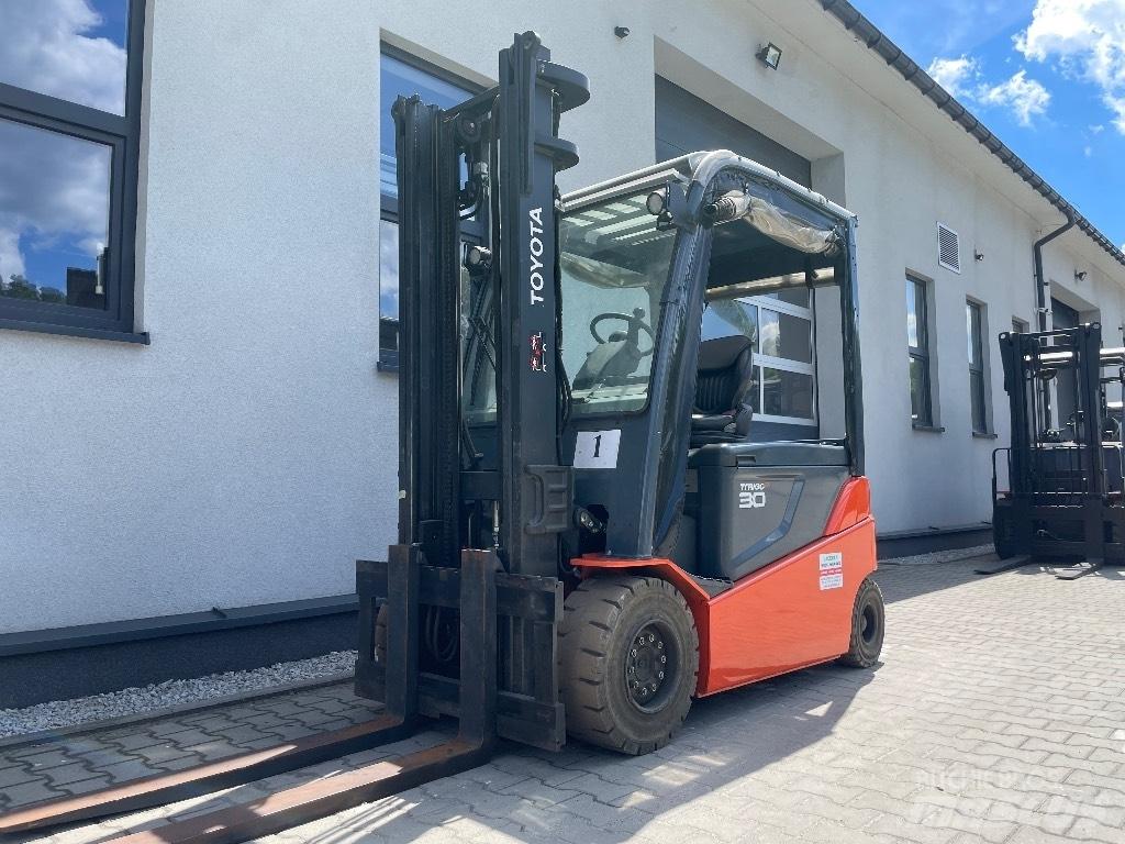 Toyota 8FBMT30 Elmotviktstruckar