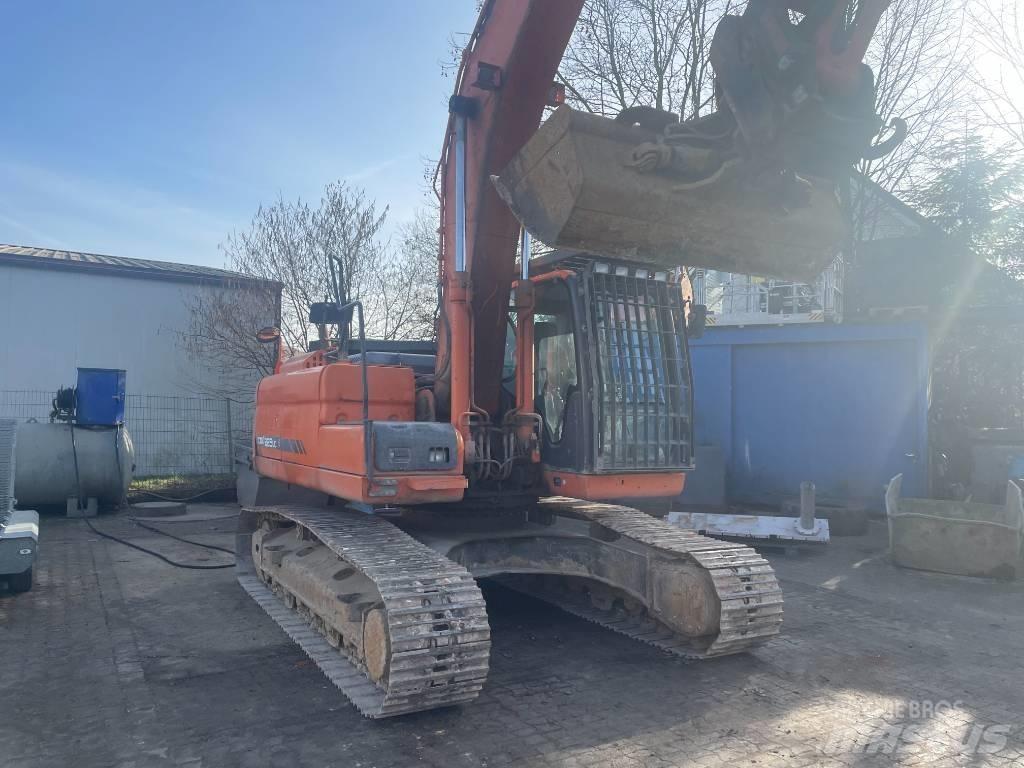 Doosan EXCA Bandgrävare