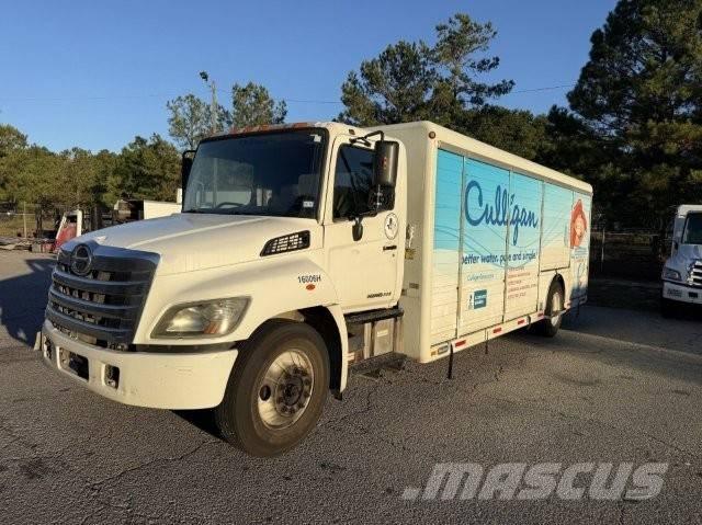 Hino 338 Lastbilar för dryckesleveranser