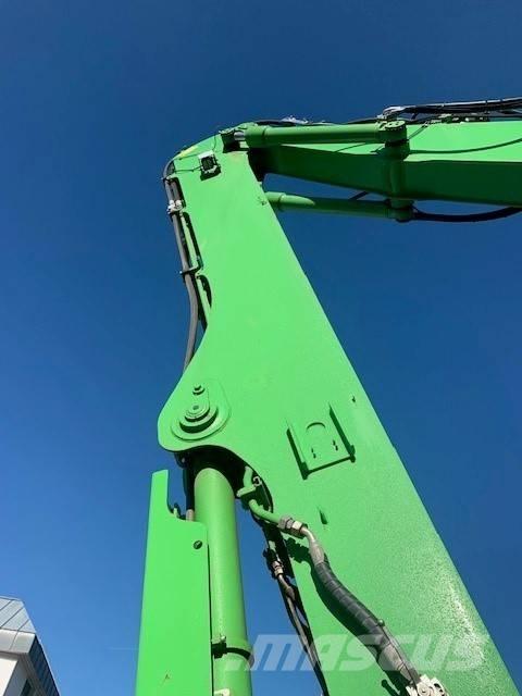 Sennebogen 830R HDD Rivningsgrävare