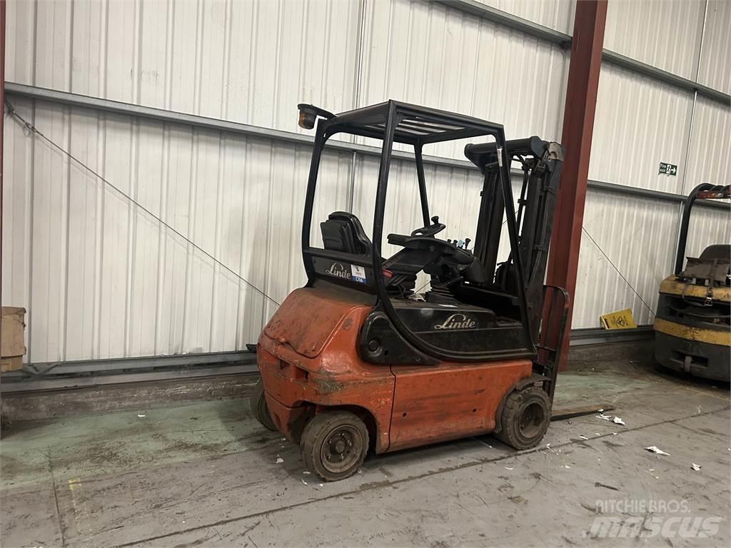 Linde E18P-02 Elmotviktstruckar