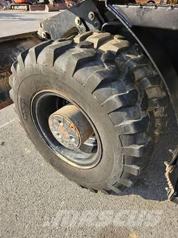 CAT M 318 F Hjulgrävare