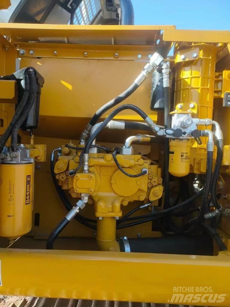 CAT 320D2L Bandgrävare