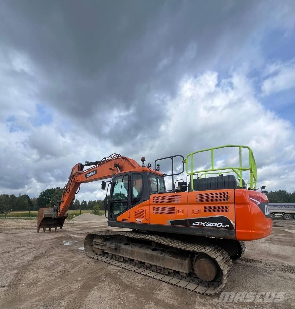 Doosan DX300-LC-7 Bandgrävare