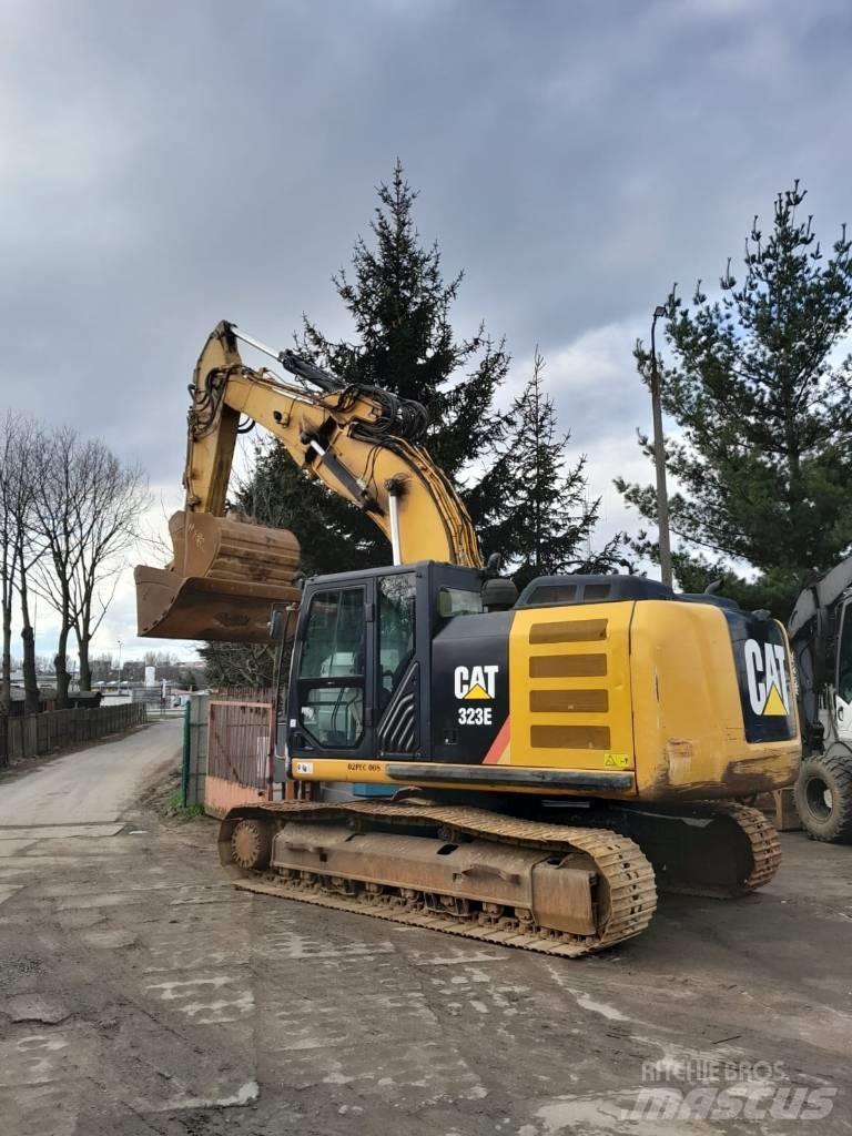 CAT 323 E Bandgrävare