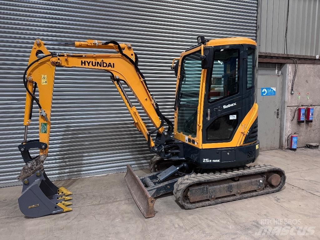 Hyundai R25Z-9 AK Minigrävare < 7t
