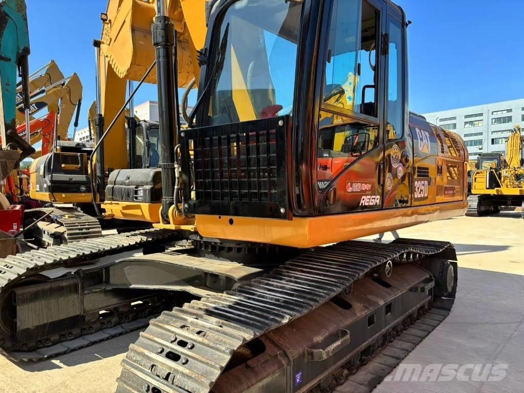 CAT 325 D Bandgrävare