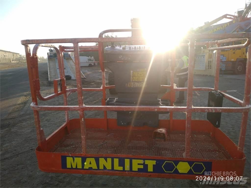JLG 800AJ Bomliftar