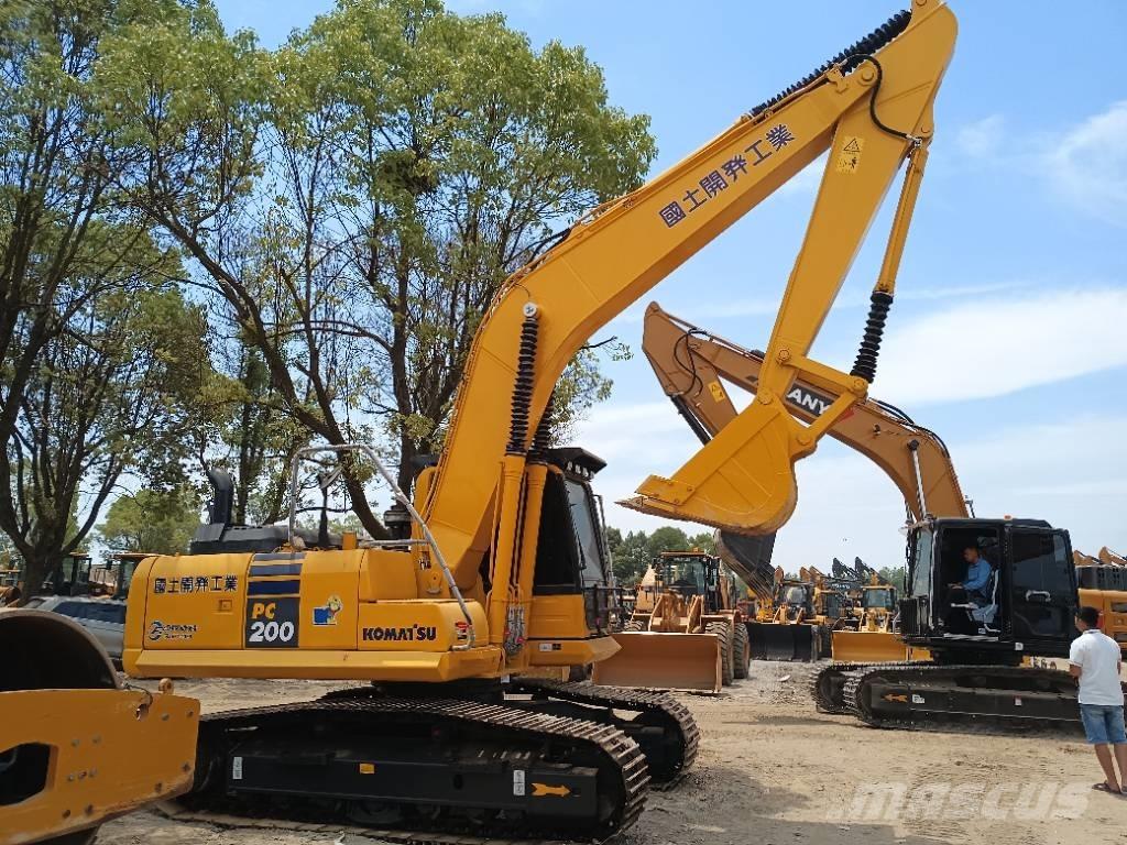 Komatsu PC 200-8 Bandgrävare
