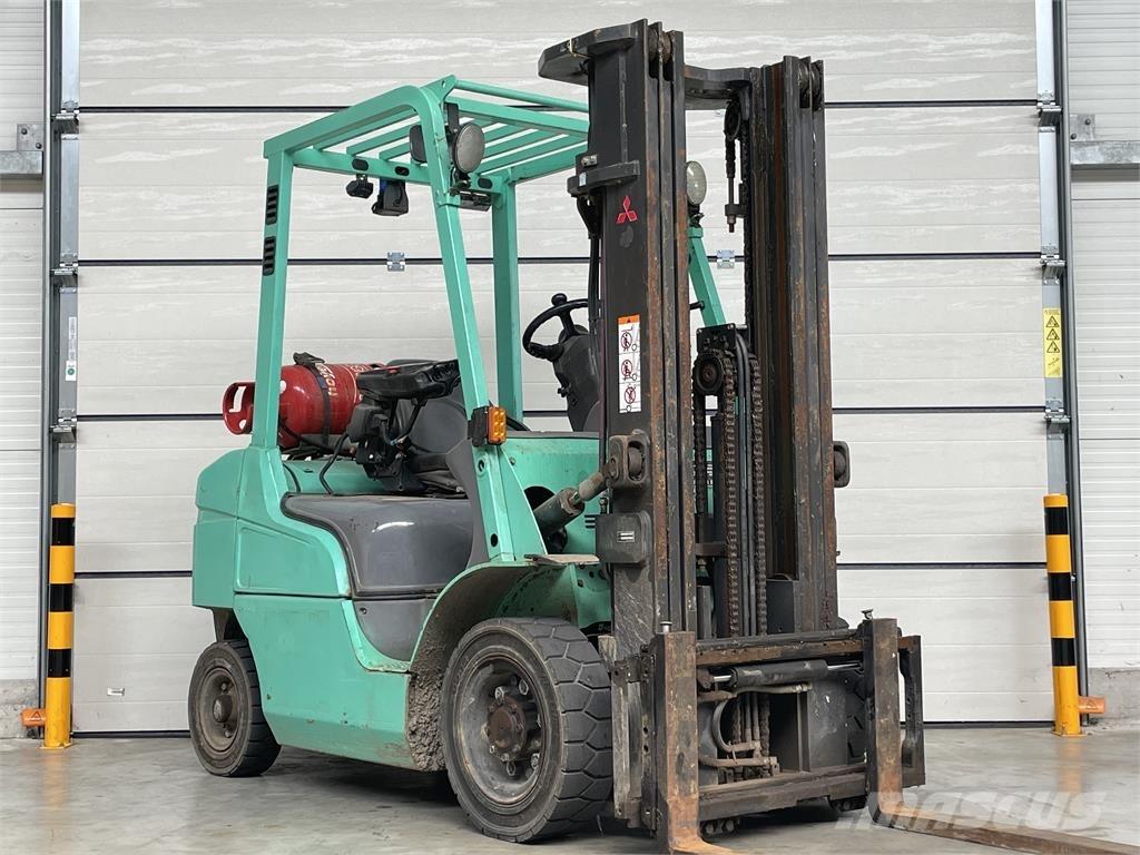 Mitsubishi FG25T Gasolmotviktstruckar