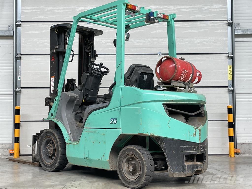 Mitsubishi FG25T Gasolmotviktstruckar