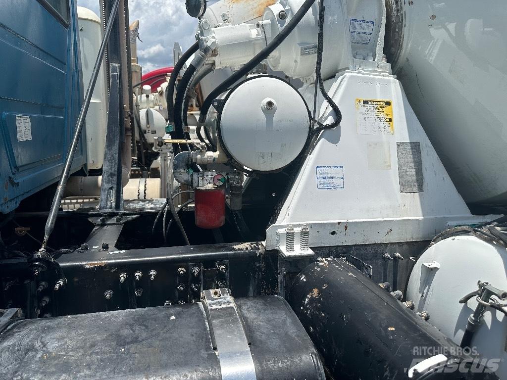 Mack GU 800 Övriga bilar