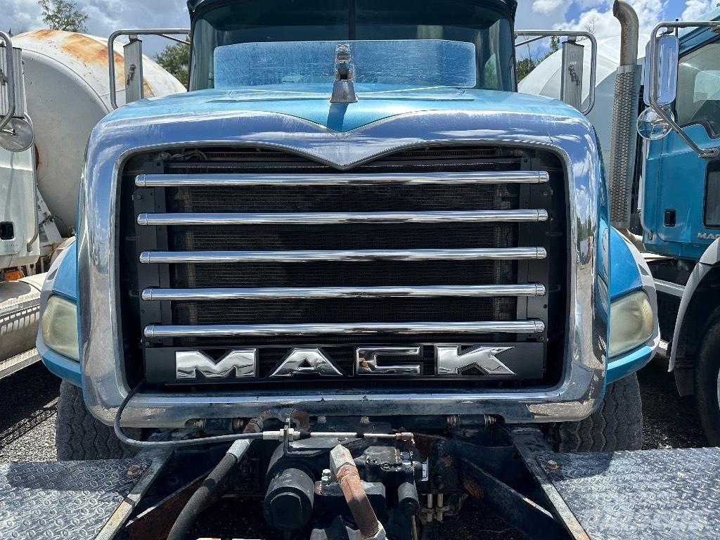 Mack GU 800 Övriga bilar
