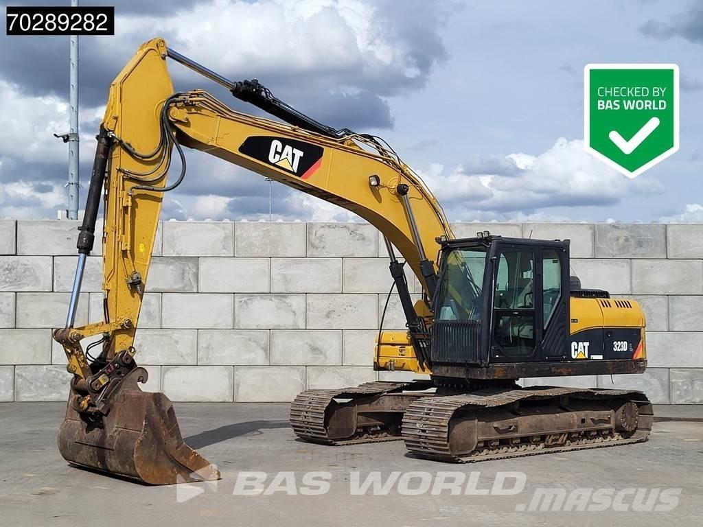 CAT 323 D L Bandgrävare