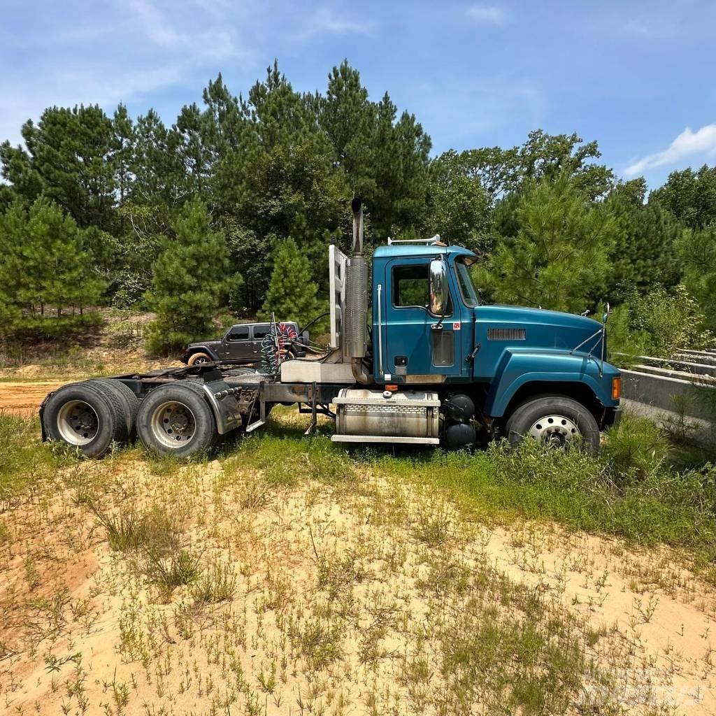 Mack CH 613 Dragbilar