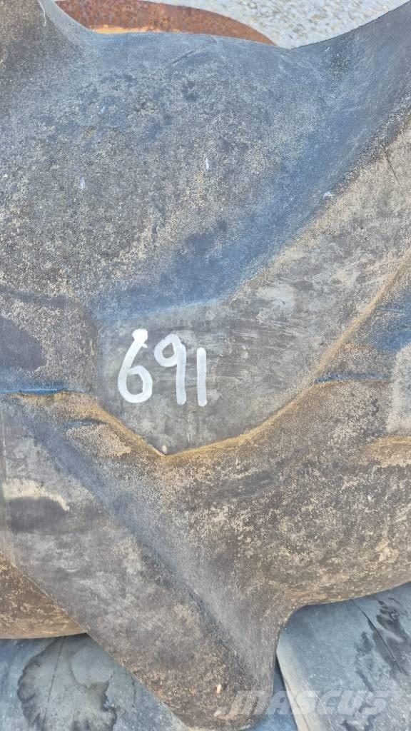  Tvillingehjul R25 Däck, hjul och fälgar