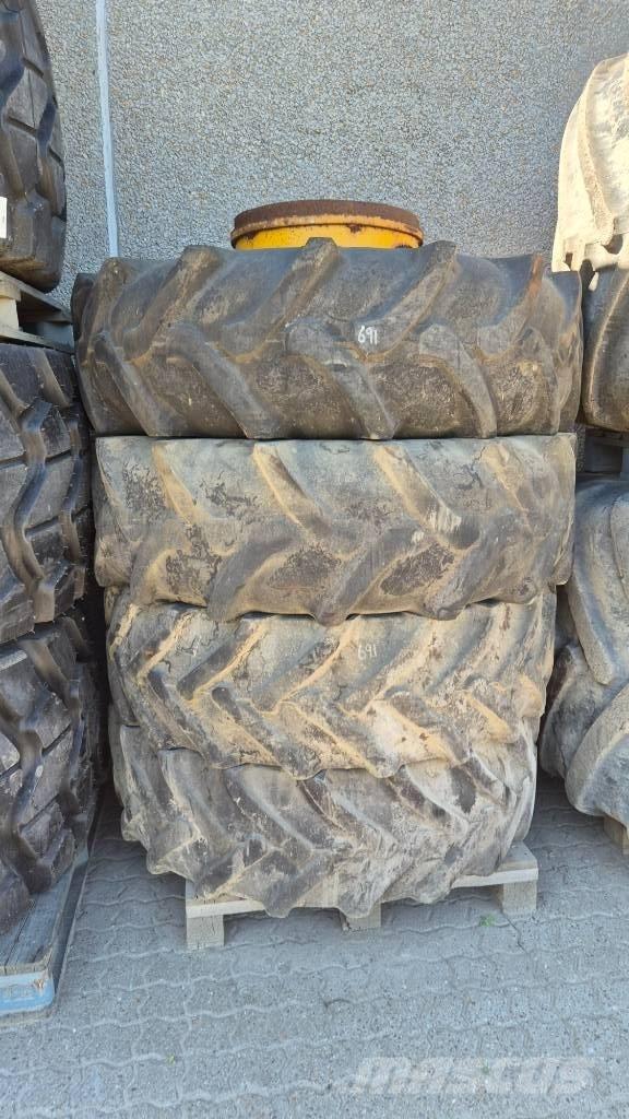  Tvillingehjul R25 Däck, hjul och fälgar