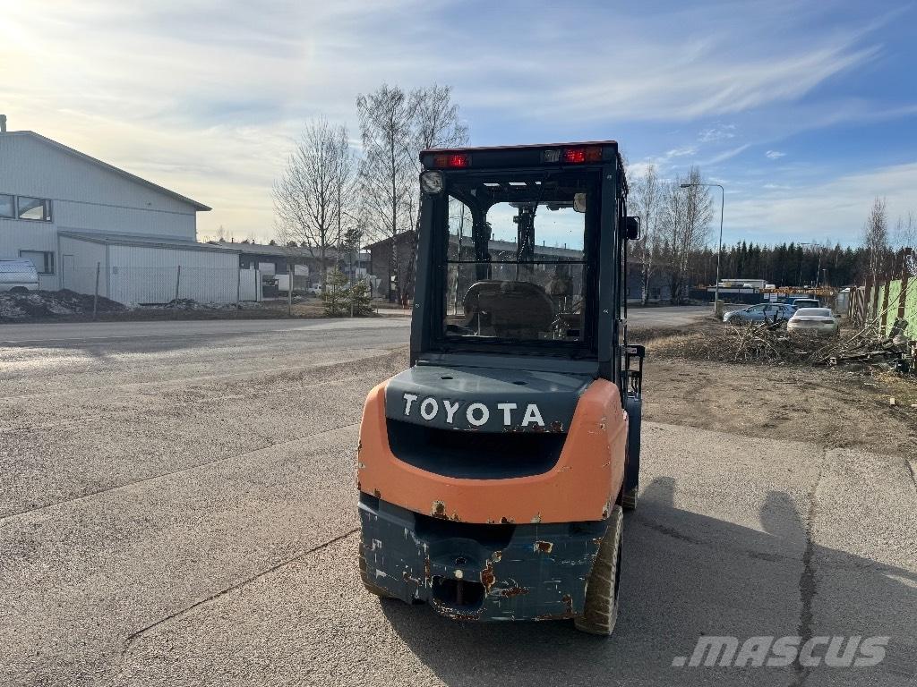 Toyota 02-8 FDF 30 Dieselmotviktstruckar