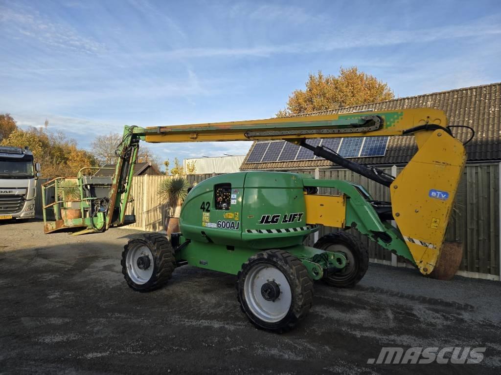 JLG 600 AJ Bomliftar