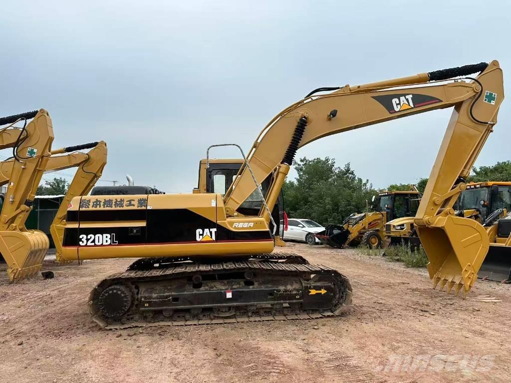 CAT 320 B L Bandgrävare
