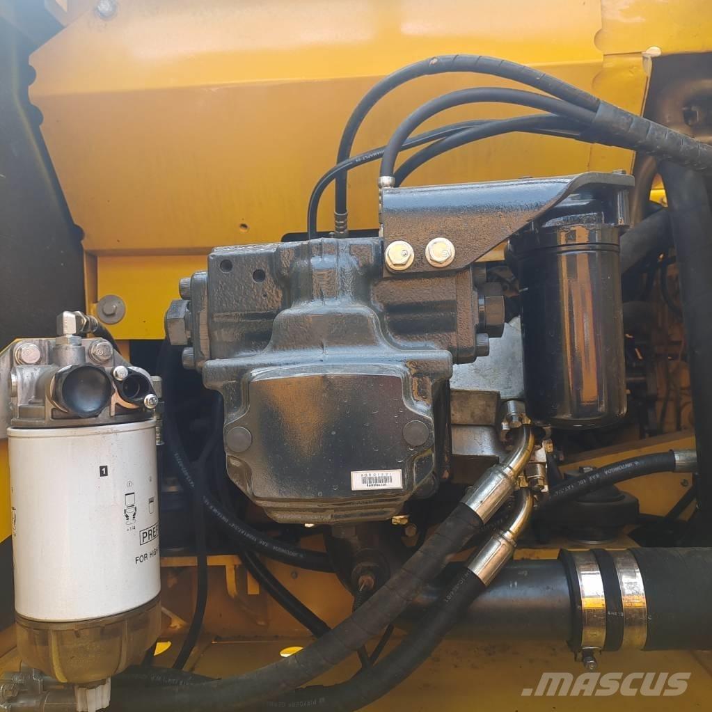 Komatsu PC200-8 Bandgrävare