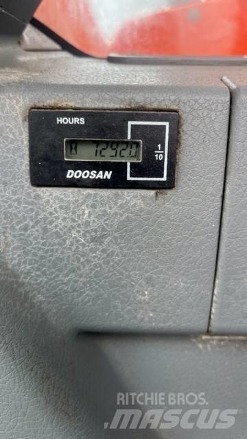 Doosan DX 140 Bandgrävare
