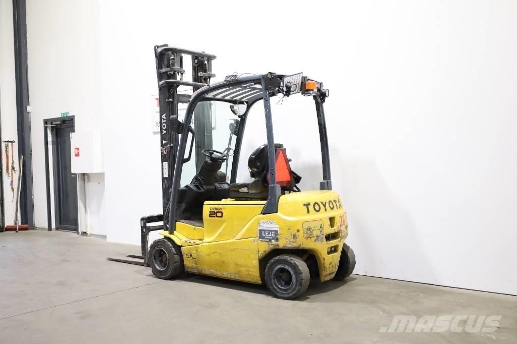 Toyota 8FBM20T Elmotviktstruckar